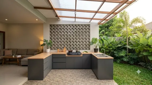 Dapur Terbuka Berbentuk Letter L dengan Roster Menghadap Taman