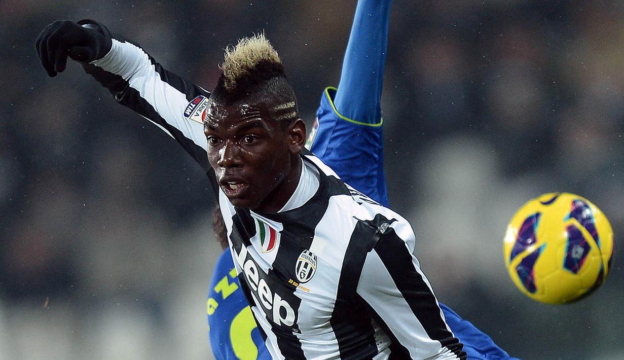 Pada musim pertamanya bersama Juventus, Paul Pogba, mulai bergaya dengan model mohawk yang diberi warna blonde pada bagian atas. (AFP/Filippo Monteforte)