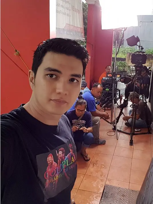 Kini, Aldi Taher sedang berjuang melawan penyakit kanker ganas yang sedang di idapnya. Limfoma Hodgin merupakan sebuah penyakit kanker (ganas) dari getah bening yang bisa menyebar ke seluruh organ tubuh. (Instagram/alditaher_official)