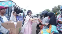 Keseruan Carol De Keliling Kota Batu Bagikan Ratusan Takjil ke Warga