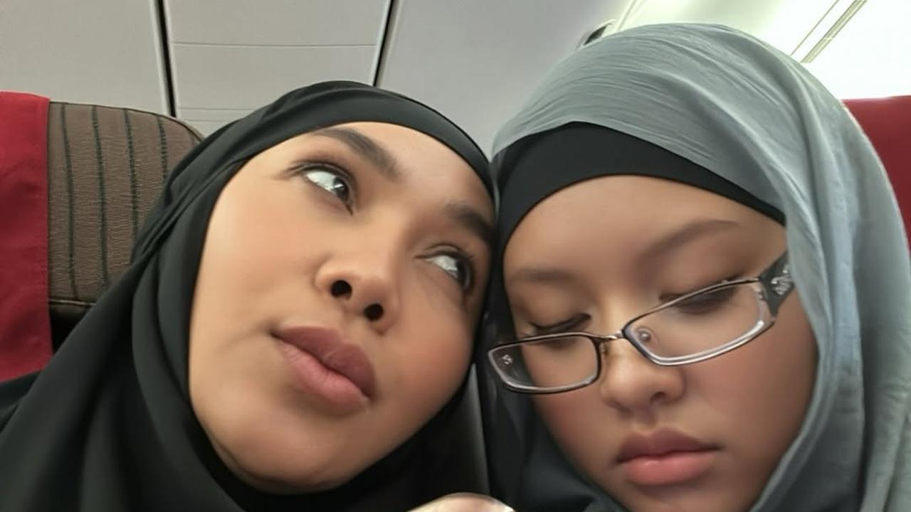 3 Potret Armand Maulana dan Dewi Gita Ajak Anak Pergi Umrah, Laksanakan Ibadah Sekeluarga
