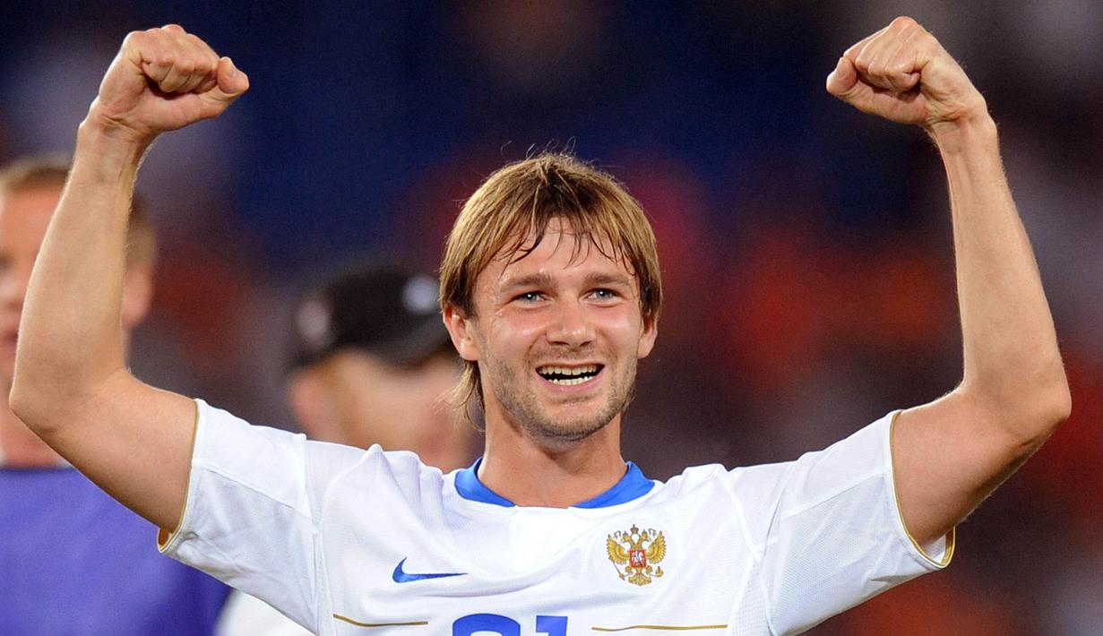 Penyerang asal Rusia Dmitri Sychev mendapat julukan Michael Owen Rusia. Pemain yang kala itu berusia 18 tahun mampu tampil menawan di Piala Dunia 2002 yang berlangsung di Jepang dan Korea Selatan. (AFP/ Patrick Hertzog)