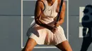 Petenis, Maria Sharapova saat berhadapan dengan petenis, Jennifer Brady pada Bank of the West Classic di Stanford, California (31/7). Sharapova tampil kembali seteah mengalami cedera kaki saat Italia Terbuka di Roma. (AFP Photo/Lachlan Cunningham)