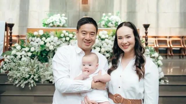 Potret Pembaptisan Anak Pamela Bowie, Berlangsung Khidmat dan Penuh Kebahagiaan