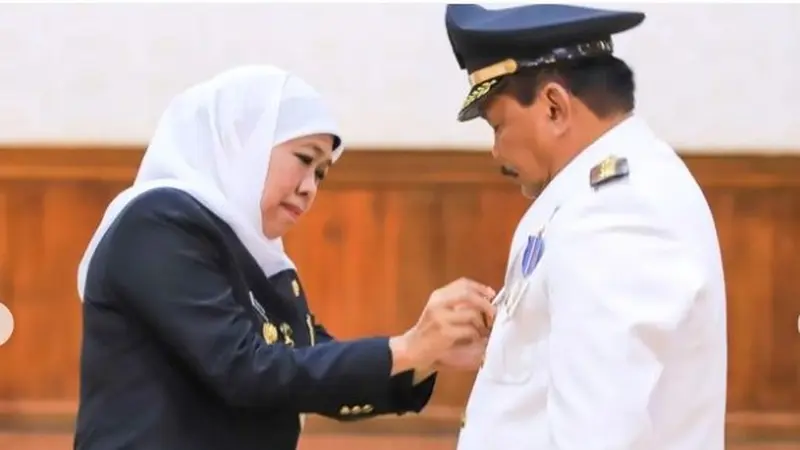 Khofifah Indar Parawansa resmi melantik Wakil Bupati Nganjuk Marhaen Djumadi menjadi Bupati Nganjuk. (Istimewa)