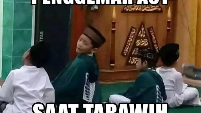 7 Meme Nyeleneh saat Shalat Tarawih, Anak Kecil Pasti Selalu Bikin Ulah