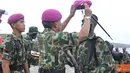 Citizen6, Surabaya: Prosesi pembaretan baret kepada 50 orang siswa Dikmaba PK TNI AL Angkatan ke-31, dipimpin langsung oleh Danpasmar-1 Surabaya, Brigjen TNI Marinir Tommy Basari, di Puslatpur Marinir, Pasuruan, Rabu (1/8). (Pengirim: Penkobangdikal).