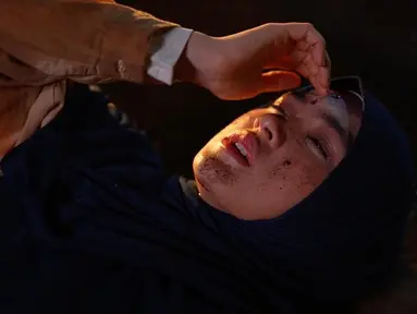 Cut Syifa berperan sebagai Rindu di sinetron Cinta di Ujung Sajadah. Kehadiran Cut Syifa dalam sinetron ini tentunya menjadi daya tarik tersendiri. Popularitasnya yang tinggi di kalangan penggemar sinetron Indonesia, dipadukan dengan jalan cerita yang menarik, membuat 'Cinta di Ujung Sajadah' menjadi salah satu sinetron yang paling dinantikan netizen. (Liputan6.com/IG/@cutsyifaa)