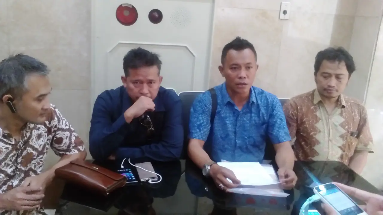 Pelapor Desmond J Mahesa