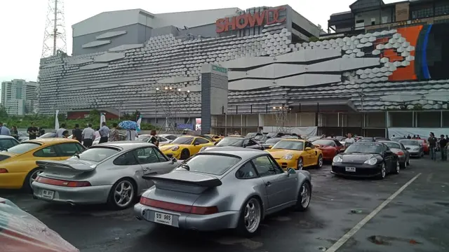 Untuk merayakan hari jadi ke-70 tahun, Porsche mengadakan Sportscar Together Day (SCTD), di Show DC Oasis Arena, Bangkok, Thailand, Sabtu (14/7/2018).(Arief/Liputan6.com)