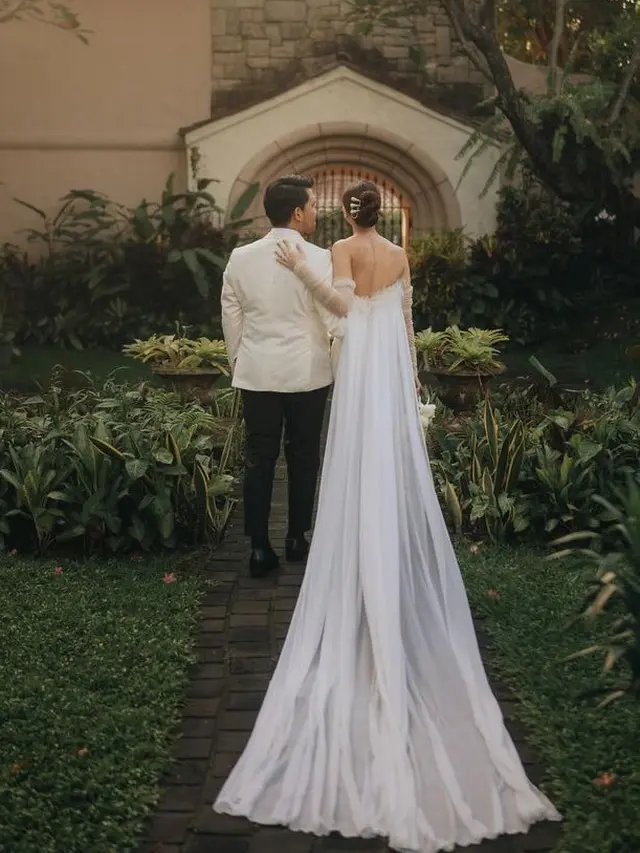 Aaliyah Massaid saat Prewedding Bertema Klasik Broadway. [@morden.co]