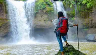Mau ke Curug? Ini Rekomendasi Sandal Gunung untuk Hiking yang Nyaman
