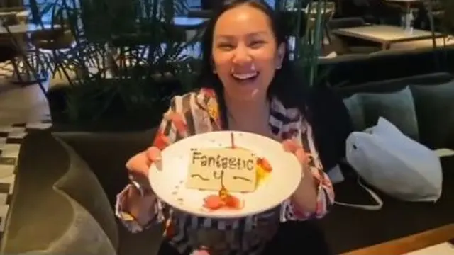 6 Momen Bridal Shower Kalina Ocktaranny, Diceburkan ke Kolam