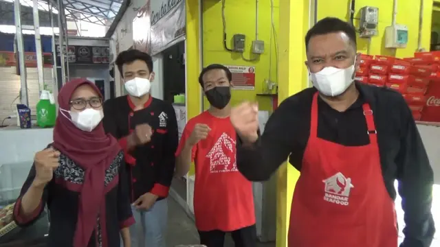 Ardian Guritno Bersama Karyawan