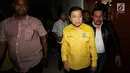 Ketua Umum DPP Golkar Setya Novanto saat tiba di Gedung DPP Golkar, Jakarta, Rabu (11/10). Rapat pleno ini dipimpin langsung oleh Setya Novanto setelah dirinya kembali sehat setelah menjalani perawatan di rumah sakit. (Liputan6.com/Johan Tallo)