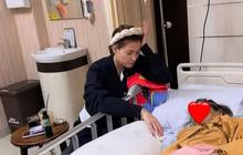 6 Potret Haru Chika Jessica Temani Ibunda yang Sakit Stroke di Rumah Sakit, Rela Tidur di Kursi Demi Jaga Ibunya