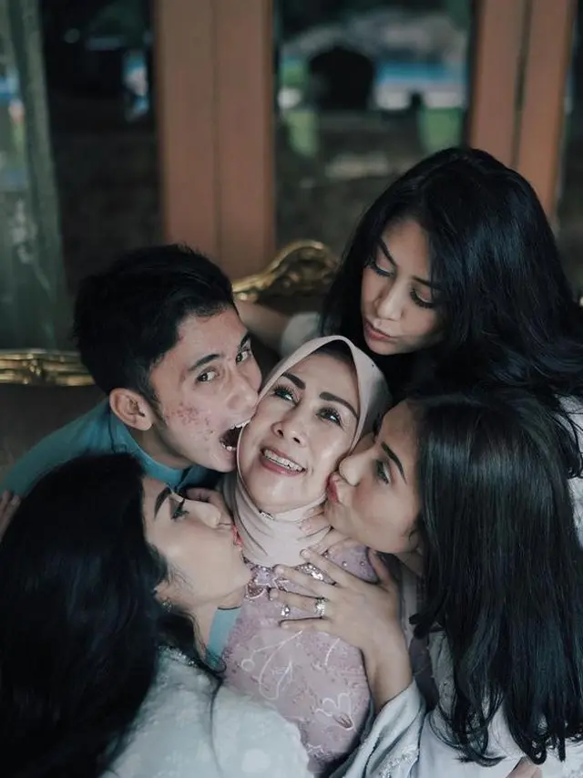 6 Potret Kebersamaan Alshad Ahmad dan Keluarga, Dikenal Konglomerat