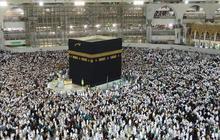 Dikawal Ketat, Begini Proses Penggantian Kiswah Ka’bah di Malam 1 Muharram