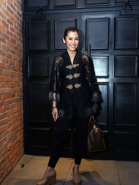 "Gak bikin kita tutup diri gak jalanin hidup. Trauma harus menguatkan kita dan alhamdulillah itu menguatkan aku," ujar anak kedua dari dua bersaudara ini. (Nurwahyunan/Bintang.com)