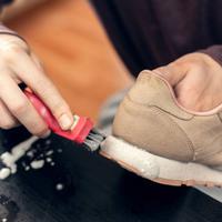 Anti Ribet, Rekomendasi Pembersih Sepatu Instan Ampuh yang Praktis dan Sat Set Digunakan