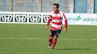 Gelandang Madura United, Slamet Nurcahyo. (Bola.com/Aditya Wany)
