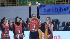 Tim putri Jakarta Popsivo Polwan memastikan ke final four PLN Mobile Proliga 2024 usai mengandaskan Jakarta Pertamina Enduro dengan skor 3-0 (25-14, 25-17, 25-21) pada laga kedua seri kedua putaran kedua di GOR Si Jalak Harupat, Kabupaten Bandung, Kamis (6/6/2024). Dengan hasil ini, tim asuhan Lardi masih memimpin klasemen di sektor putri dengan koleksi 23 poin hasil sapu bersih 8 kemenangan. (Dok. PBVSI)