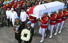 FOTO: Momen Prosesi Pemakaman Militer Jenazah Wakil Presiden ke-9 RI Hamzah Haz di Cisarua