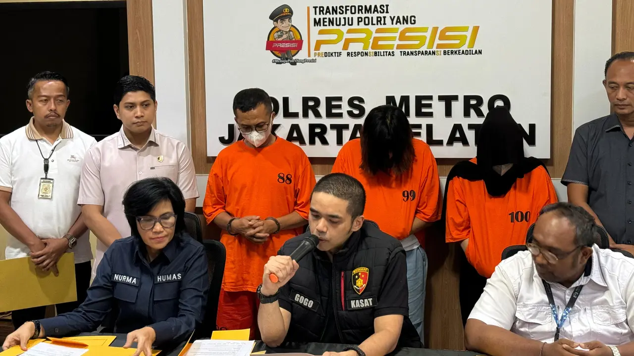 Rekrut dua ABG untuk bekerja menjadi Lady Companion atau LC, seorang Manajer tempat hiburan malam di Kawasan Blok M berinisial FW (42) ditangkap polisi (Istimewa)