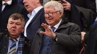 Mantan manajer Manchester United, Alex Ferguson, duduk di kursinya untuk pertandingan sepak bola persahabatan internasional antara Skotlandia dan Pantai Gading di Stadion Hill Dickinson di Liverpool, barat laut Inggris pada 31 Maret 2026. (PETER POWELL/AFP)