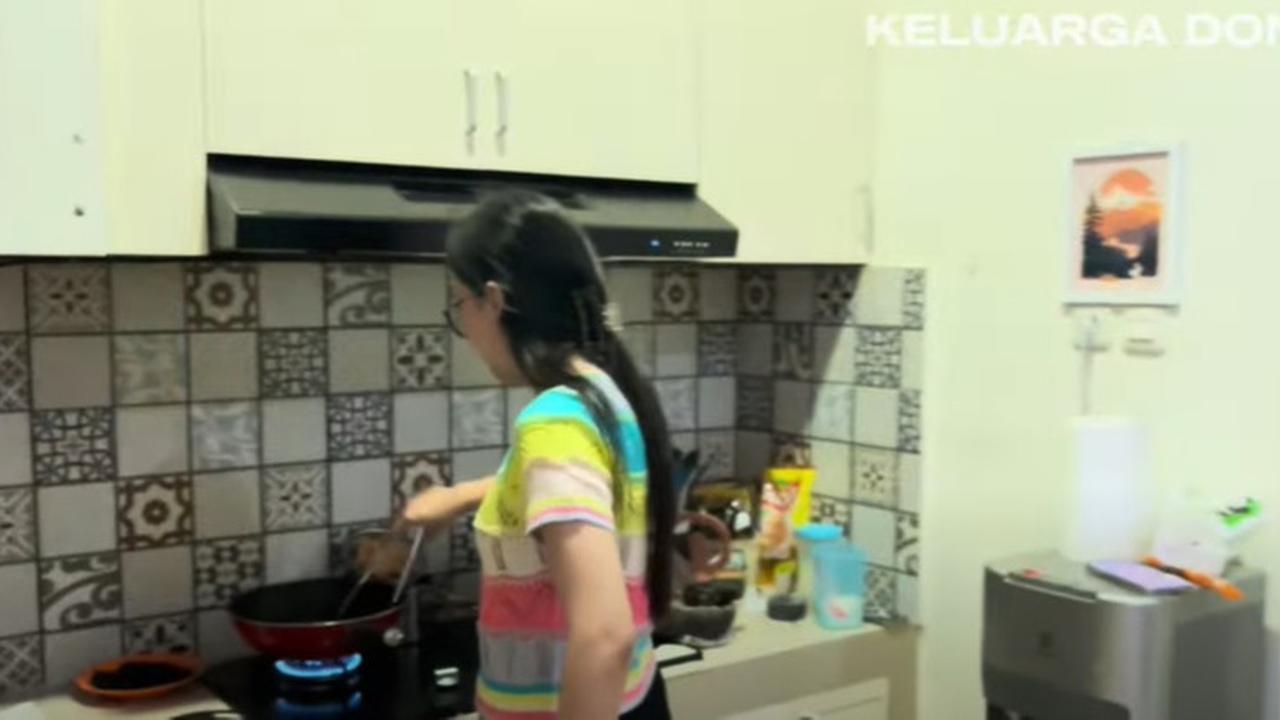 Jarang Tersorot, Potret Dapur Nella Kharisma yang Minimalis dengan Konsep ala Open Kitchen