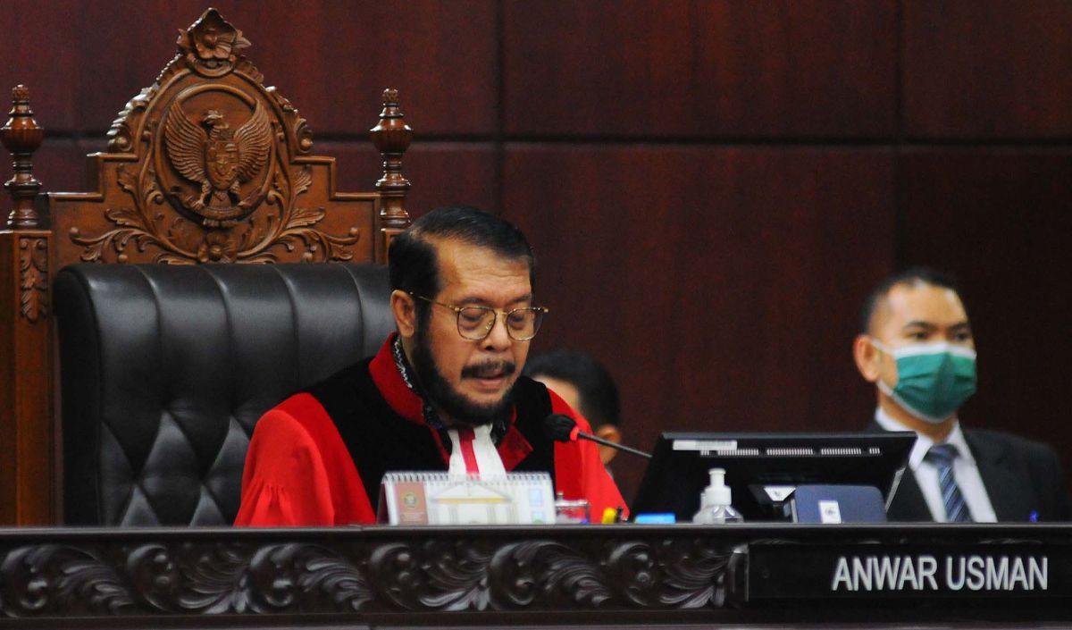Mahkamah Konstitusi (MK) menolak permohonan uji materiil Undang-Undang Nomor 7 Tahun 2017 tentang Pemilihan Umum. Mahkamah Konstitusi memutuskan sistem pemilu sistem proporsional terbuka atau coblos anggota legislatif tetap berlaku.