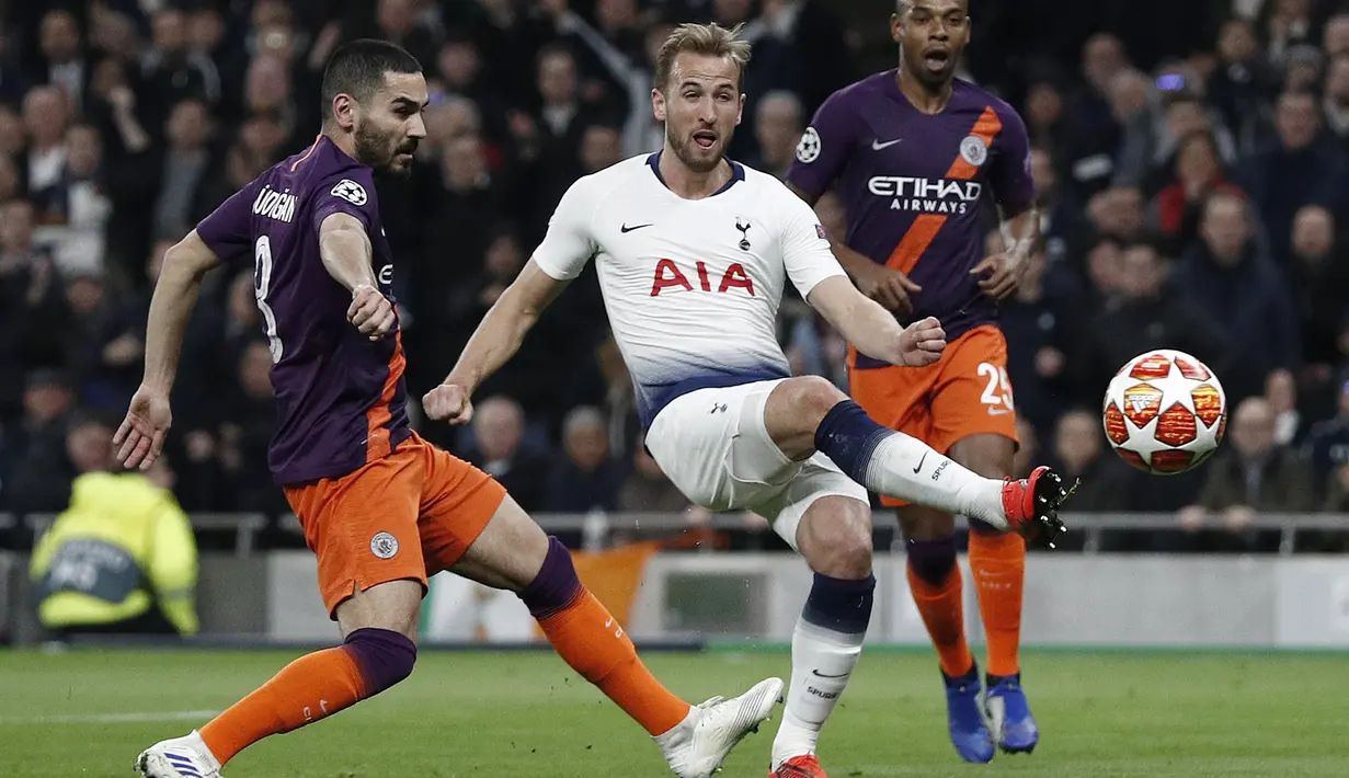 4. Harry Kane (Tottenham) - Penyerang berumur 26 tahun ini tak boleh dikesampingkan sebagai kandidat terkuat peraih top scorer Premier League 2019-2020. Kane sendiri peraih sepatu emas selama dua musim beruntun, pada 2015-2016 dan 2016-2017. (AFP/Adrian Dennis)