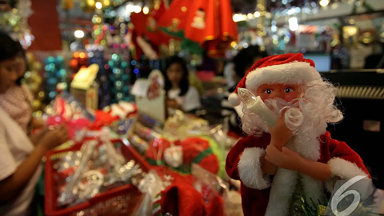 Berburu Pernak-Pernik Natal di Mangga Dua