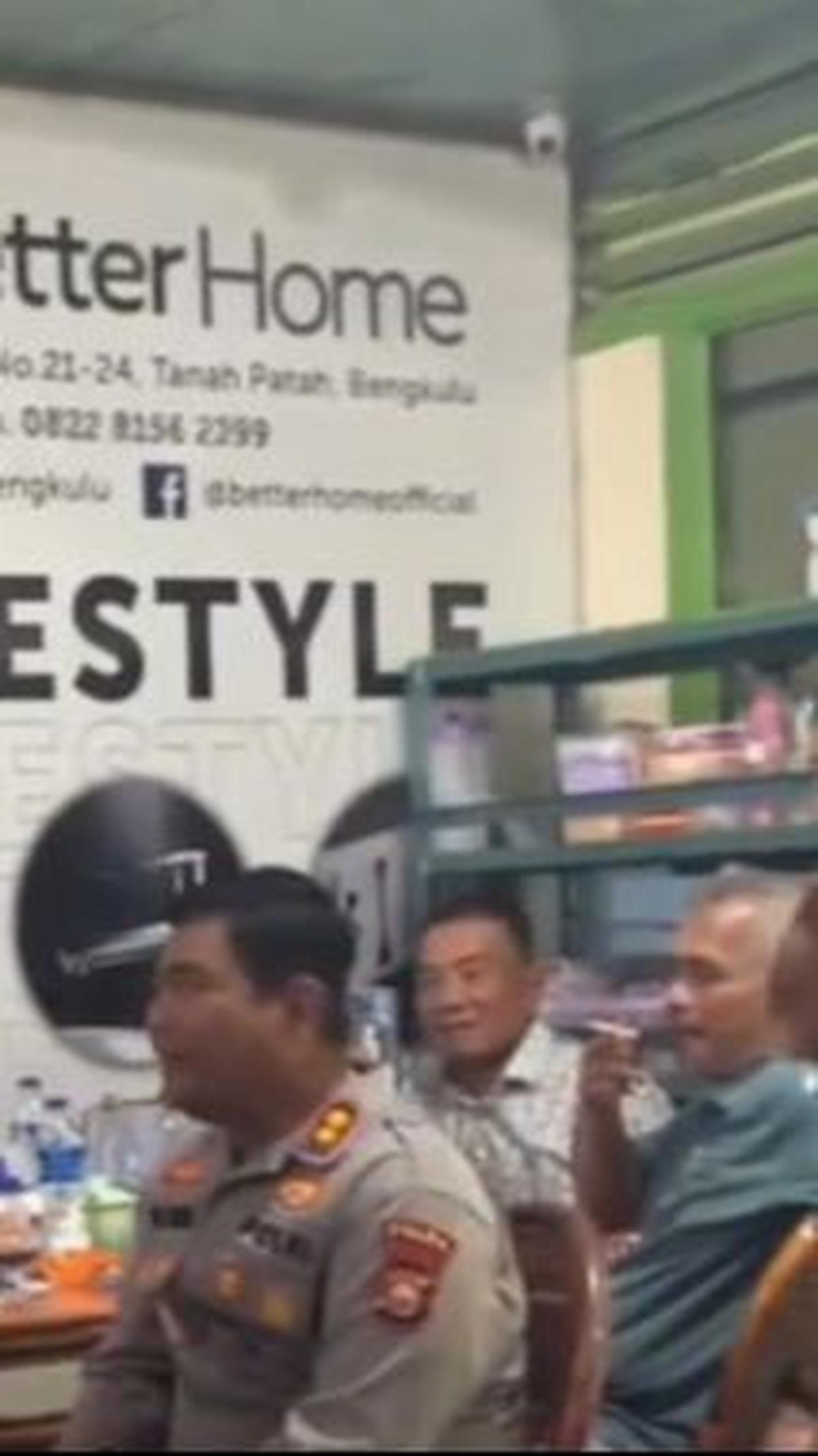 Kapolda Bengkulu Nyanyi Bareng Pengaman<br>