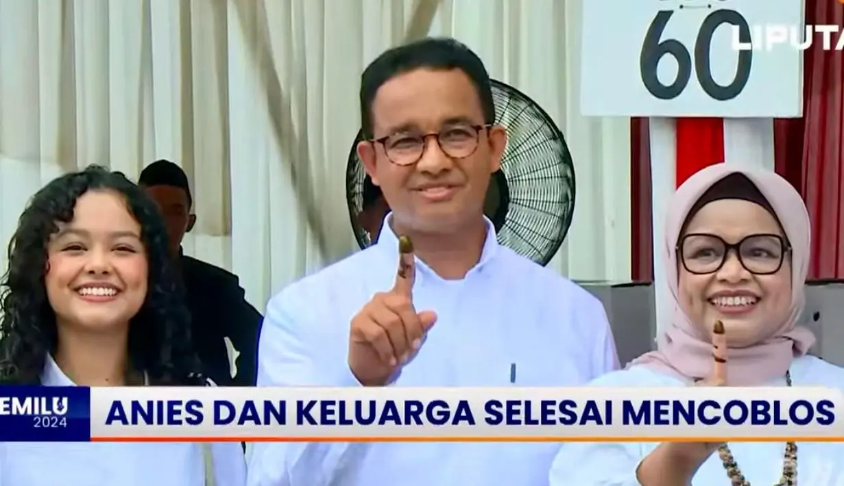 Penampilan Fery kemudian dipermanis dengan kalung etnik warna coklat. [YouTube/SCTV]