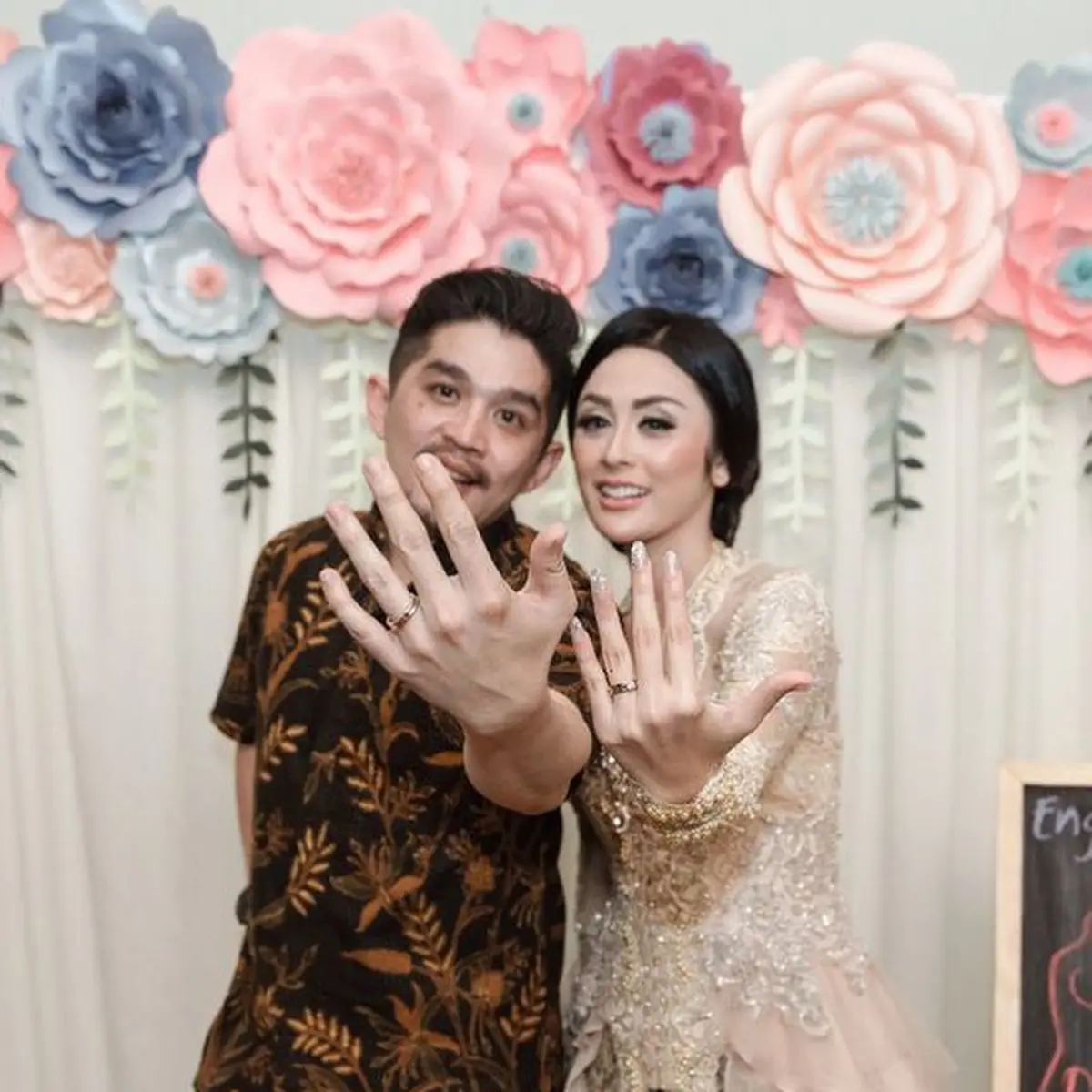 Selvi Kitty Umumkan Bercerai Setelah 6 Tahun Berumah Tangga, Rangga Ilham:  Terima Kasih Sudah Bisa Membuat Aku Lebih Baik - ShowBiz Liputan6.com