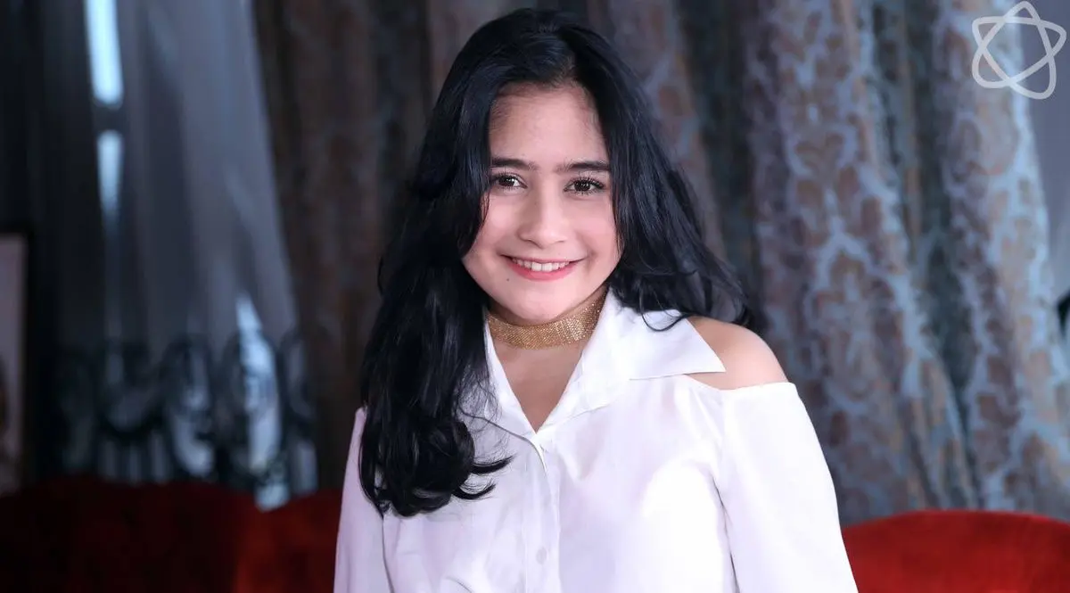 Gaya Prilly Latuconsina cocok untuk anak ABG. (prillylatuconsina/instagram)