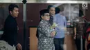 Wakil Gubernur Jambi Fachrori Umar bersiap menjalani pemeriksaan di gedung KPK, Jakarta, Kamis (4/1). Fachrori diperiksa sebagai saksi untuk tersangka Asisten Daerah III Pemprov Jambi Saifudin. (Liputan6.com/Faizal Fanani)