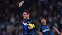 Setelah berpetualang bersama Sampdoria dan Milan, striker bengal ini sempat berkostum Inter musim 2012-2013. Cassano bermain dalam 28 pertandingan dan mencetak delapan gol. (AFP)