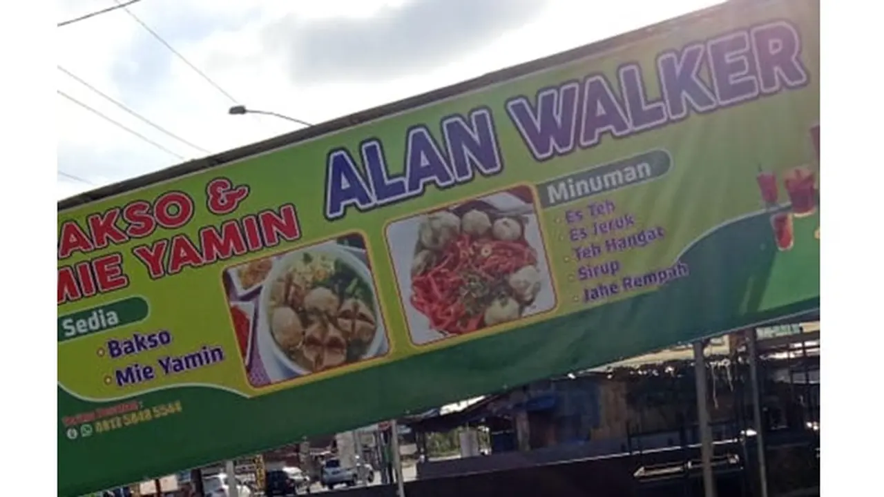 6 Spanduk Jualan Terinspirasi dari Penyanyi Ini Bikin Geleng Kepala