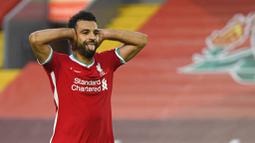 Penyerang Liverpool, Mohamed Salah, melakukan selebrasi usai mencetak gol ke gawang Leeds United pada laga Premier League di Stadion Anfield, Minggu (13/9/2020). Liverpool menang dengan skor 4-3. (Shaun Botterill, Pool via AP)