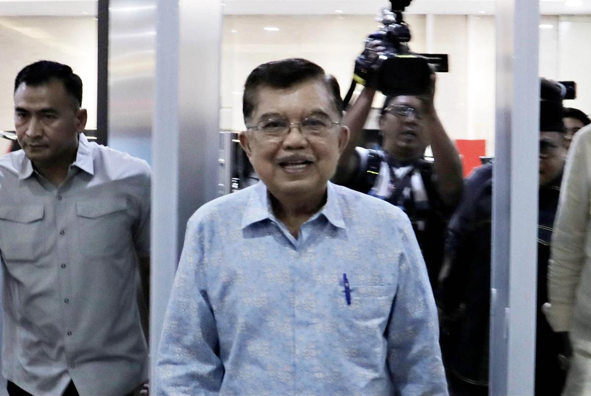 FOTO: Rismon Hasiholan Sianipar Dilaporkan Jusuf Kalla ke Bareskrim