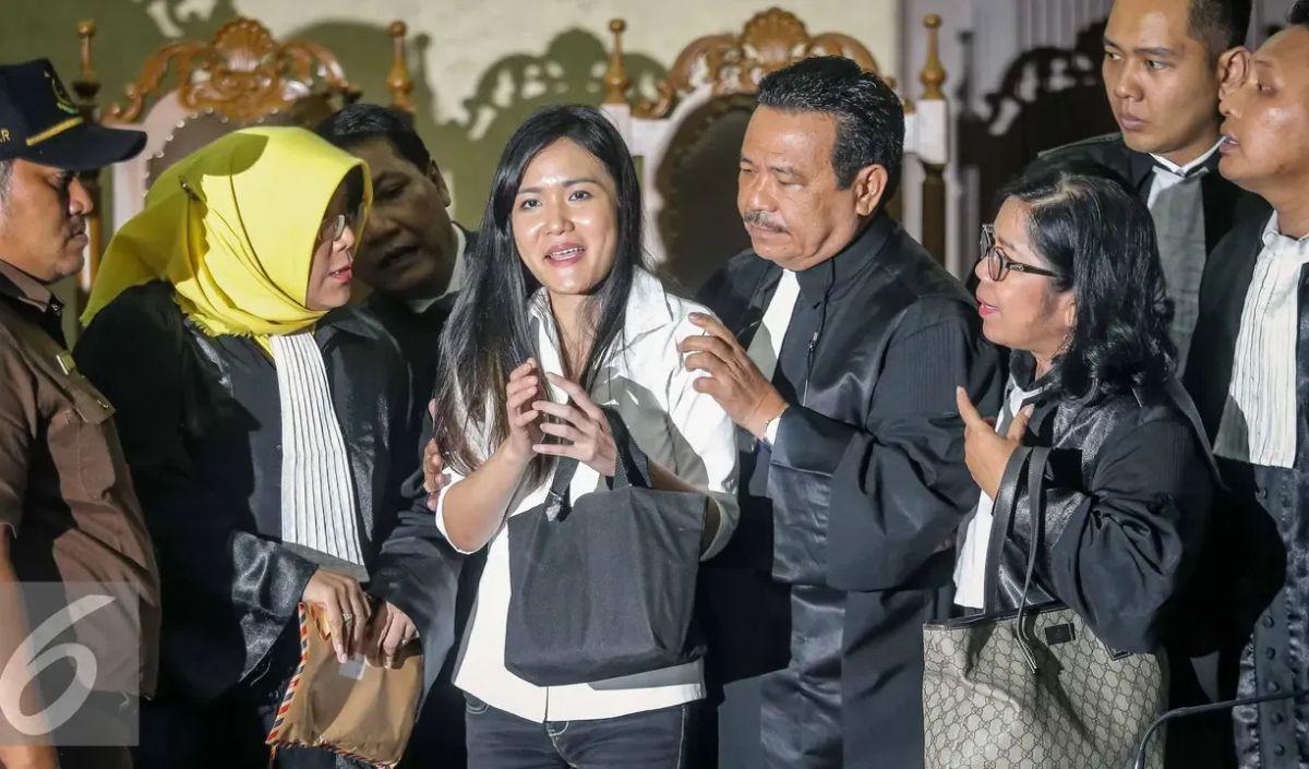 Film ini menghadirkan wawancara eksklusif dengan Jessica Wongso, yang merupakan pencapaian langka dalam pembuatan dokumenter kriminal.