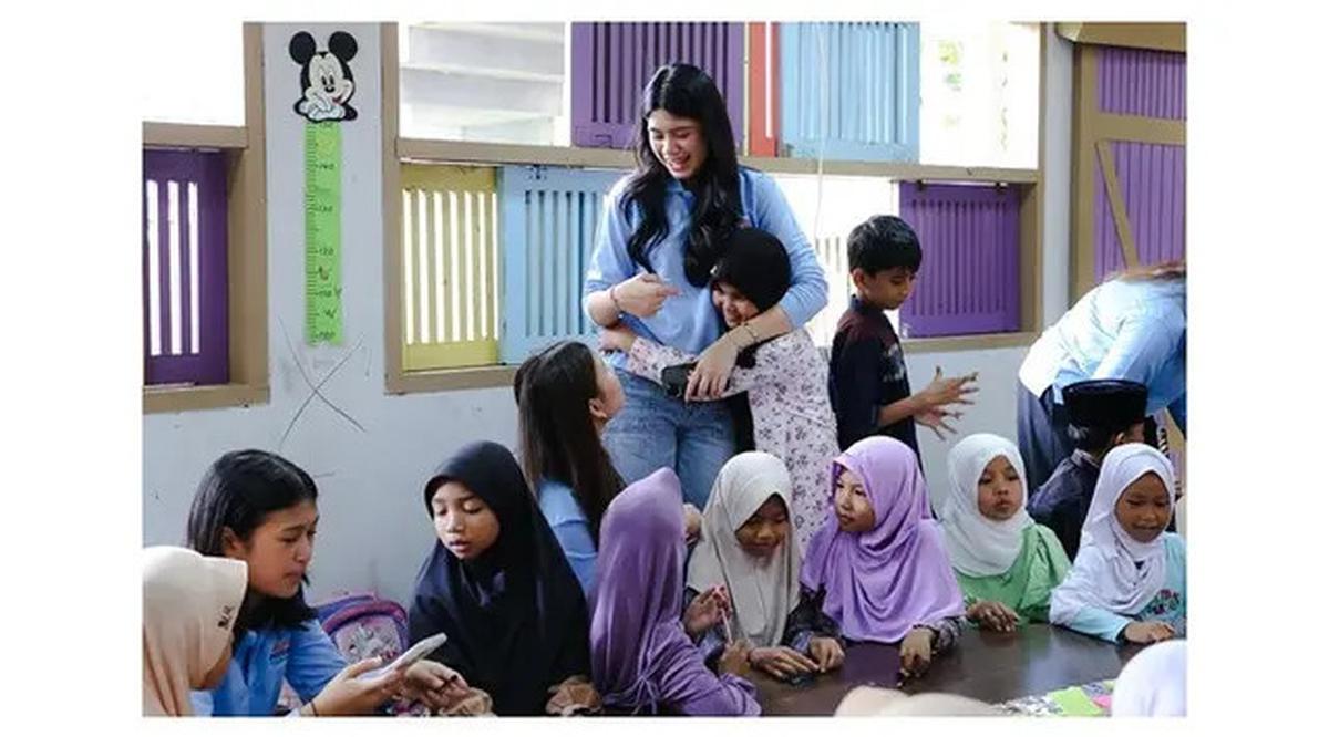 6 Potret Almira Yudhoyono Jadi Volunteer di Rumah Pintar Cikeas, Ramadhan Penuh Makna