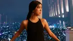 Penyanyi yang dikenal sebagai pengisi suara Princess Elena di serial Disney, Elena of Avalor ini cukup sering mengunggah potret dirinya. Penampilannya pun terlihat stylish di berbagai momen. Tak terkecuali saat pakai baju hitam, ia tampil menawan. (Liputan6.com/IG/@chillakiana)