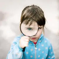 Simak beberapa sifat orang tua yang dapat diturunkan ke anaknya. (unsplash.com/Elizaveta Dushechkina)