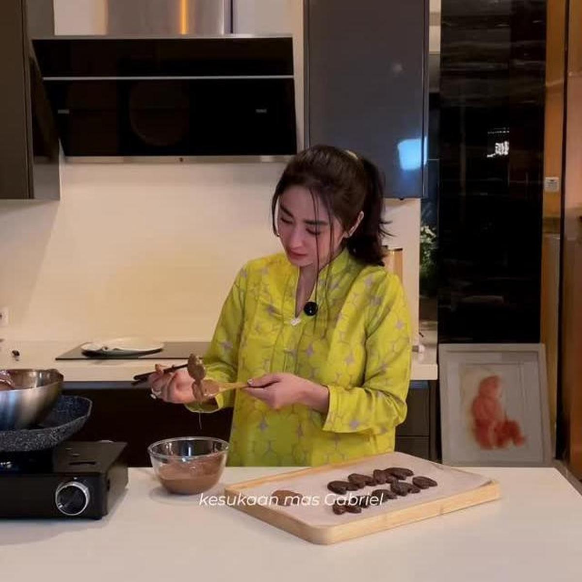 7 Potret Dapur dan Ruang Makan di Rumah Dewi Perssik saat Buka Bersama, Mewah dan Estetik Banget