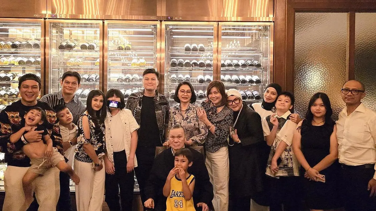 Potret perayaan ulang tahun ayah Baim Wong (Sumber: Instagram/@baimwong)