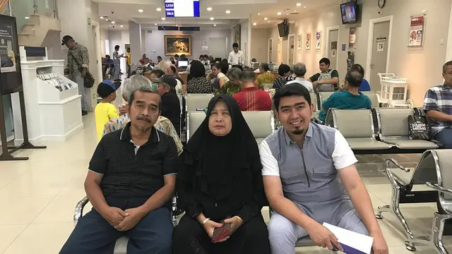 Ibunda Meninggal Dunia, Ini 6 Momen Kenangan Ustaz Solmed Bersama Mendiang