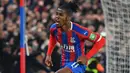 4. Wilfried Zaha (Crystal Palace) - Zaha bisa menjadi pilihan jika Aubameyang hengkang. Pemain yang memiliki kelebihan dalam kecepatan ini sempat sempat dikaitkan dengan Arsenal pada musim panas 2018. (AFP/Ben Stansall)